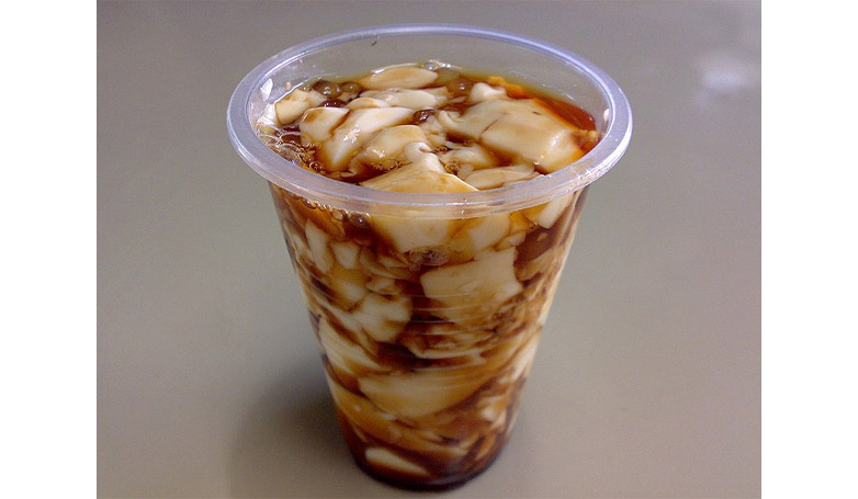 Sweet and delicious Taho made from fresh soft/silken tofu with arnibal syrup.